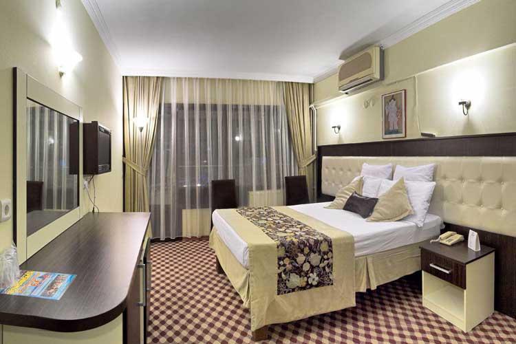 Grand Hotel Kurdoglu Kuşadası Buitenkant foto