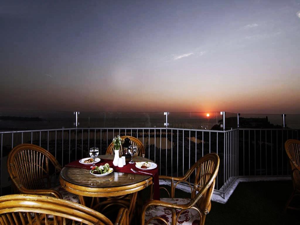 Grand Hotel Kurdoglu Kuşadası Buitenkant foto