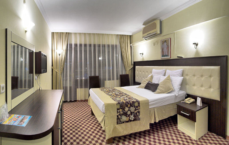 Grand Hotel Kurdoglu Kuşadası Buitenkant foto