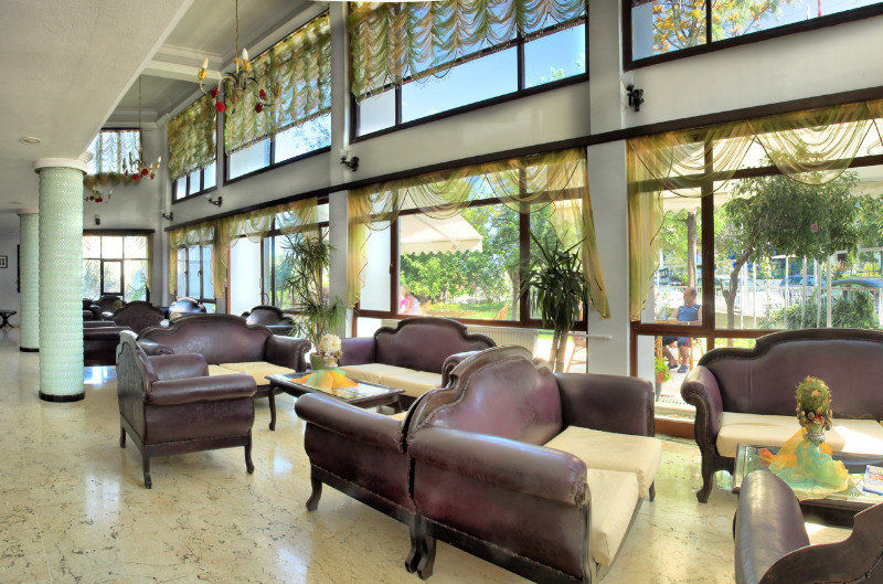 Grand Hotel Kurdoglu Kuşadası Buitenkant foto