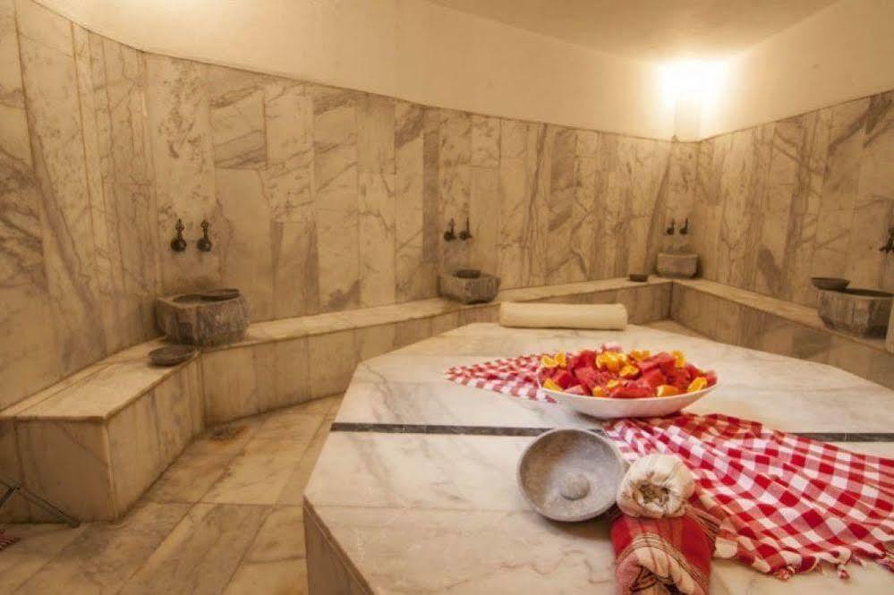 Grand Hotel Kurdoglu Kuşadası Buitenkant foto